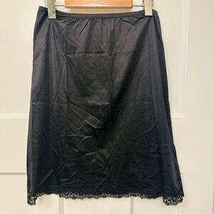 ⭐️ Vintage Black Lace Trim Skirt
